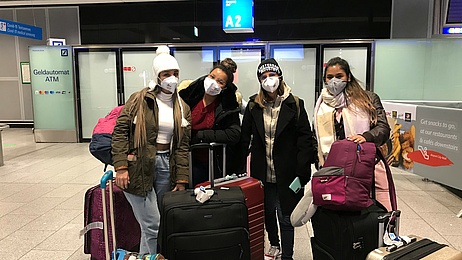 TalentOrange Pflegefachkräfte aus Kolumbien bei ihrer Einreise in Deutschland