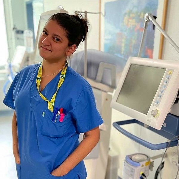 Enfermera internacional en el hospital en Alemania