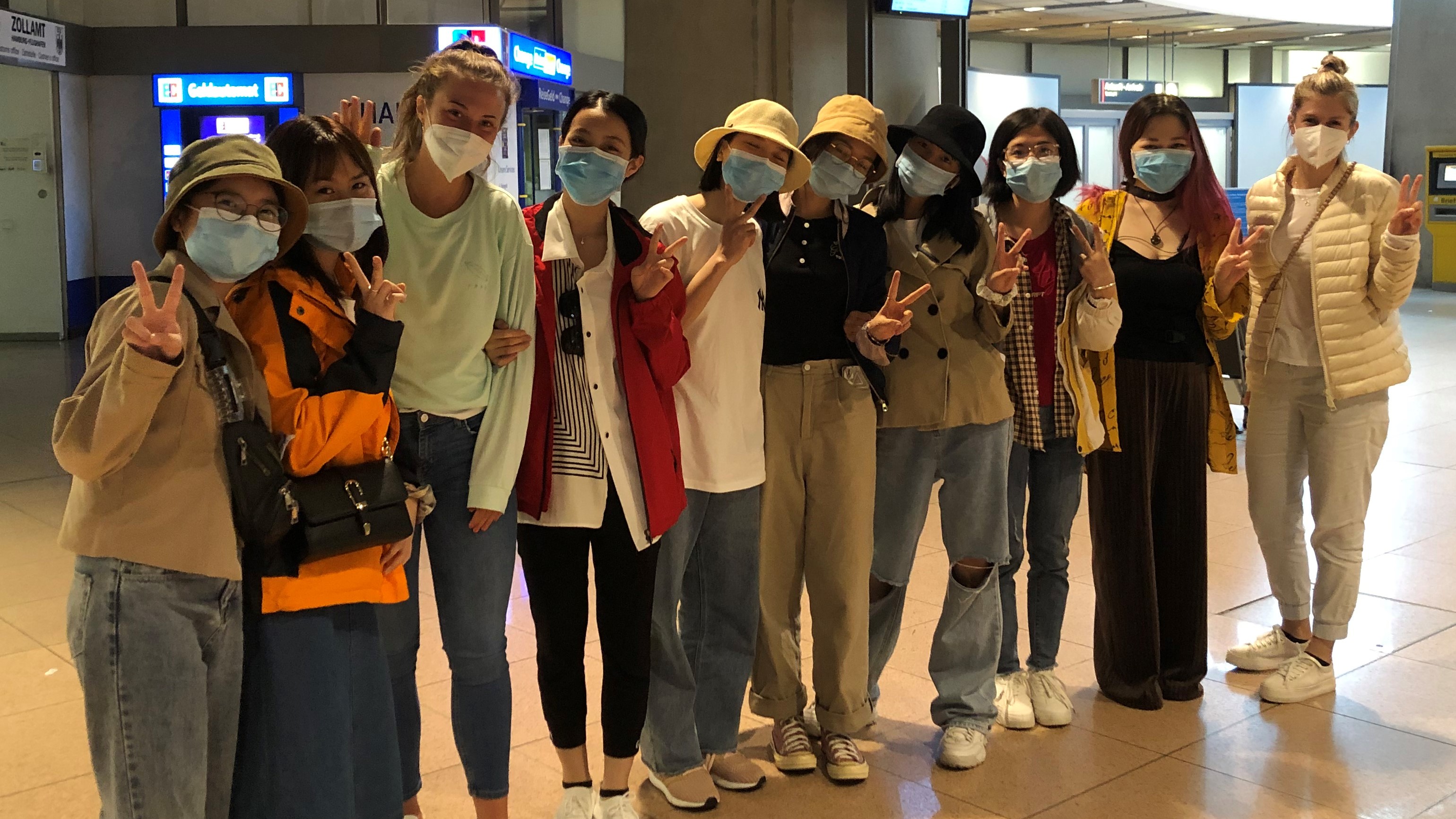 Pflegekräfte aus Vietnam am Flughafen
